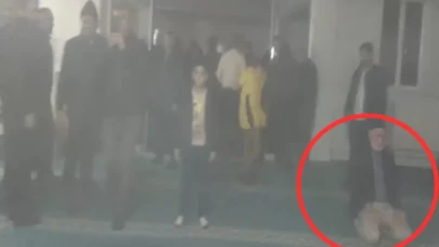 Teravih Namazı Sırasında Yangın Çıktı! Yaşlı Adam Namazı Bırakmadı