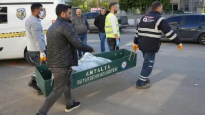 Korkunç Plan: Gardırobun İçinde Kendini Yakarken Kayda Aldı!