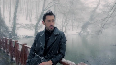 Emrah Akduman’dan Karlar Altında Romantik Klip: “Bilmiyorsun”