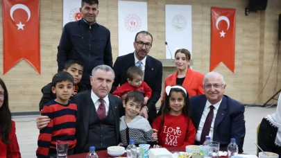 Milli birlik tablosu Şırnak’ta sergilendi: Bakanlar, Şehit Aileleriyle iftarda bir araya geldi!