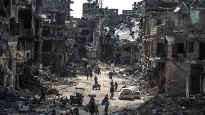 Suriye'de Rejim Sonrası Zor Hayat: Mena Tabaş Ailesiyle Yıkık Evlerinde Mücadele Ediyor