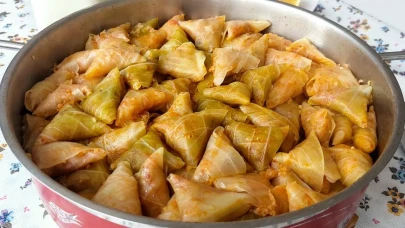 Türk Mutfağının Vazgeçilmezi: Muska Lahana Sarması Yapmanın Püf Noktaları!