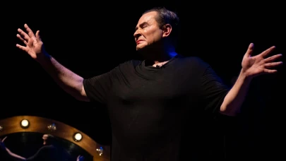 Huysuz Virjin Yeniden Sahnede! Armağan Çağlayan’dan Seyfi Dursunoğlu’na Unutulmaz Vefa!