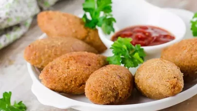 Evdeki Malzemelerle Şef Tadında! İşte İrmik Köftesinin Püf Noktaları