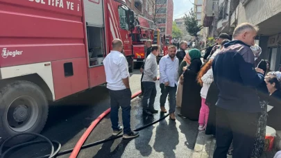 Avcılar'da Korkutan Çatı Yangını: Alevler İki Binayı Sardı