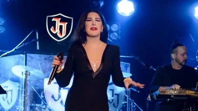 Nükhet Duru, unutulmaz konserinde hayranlarını mest etti