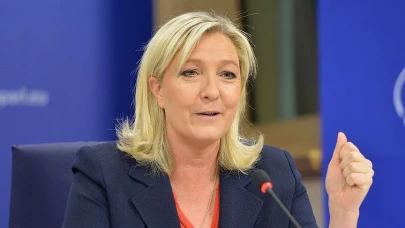 Marine Le Pen'e Yolsuzluk Şoku: 2027 Seçimleri Tehlikede!
