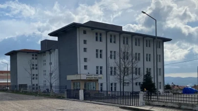 Çanakkale Ayvacık'ta Kayıp Lise Öğrencisi Güvenlik Kamerasında Görüldü: Arama Çalışmaları Sürüyor