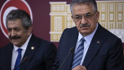 Gazeteci Taha Akyol Kimdir, Kaç Yaşında, Kitapları ve Eserleri Neler? (Kariyeri ve Biyografisi)