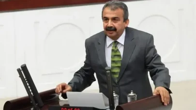 Sırrı Süreyya Önder Kimdir, Alevi Mi, Aslen Nereli? Kürt Mü? Eşi ve Çocukları Kimdir? Ne İş Yapıyor? Hayatı ve Kariyeri Hakkında Tüm Detaylar!