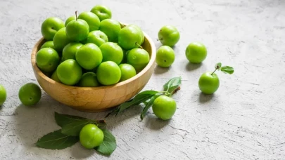 Uzmanlar Uyarıyor: Erik Yedikten Sonra Diş Fırçalamak Çürük Sebebi!