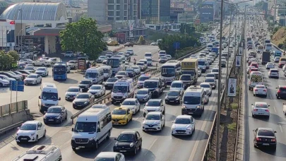 Bayramda İstanbul'da Ulaşım Alarmı: Toplu Taşıma ve Trafikte Yoğunluk Zirve Yaptı!
