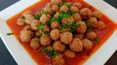 Akşam Ne Yemek Yapsam Diyenlere: İşte Tadına Doyamayacağınız Sulu Köfte!