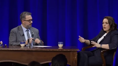 Ezgi Mola Oğluyla Sezen Aksu’yu Paylaşmak İstemiyor! "O Benim Süt Annem"