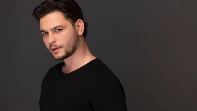 Tek Kişilik Oyunu Olay Yarattı! Olcay Aksu, Sektörde Adını Zirveye Yazdırıyor