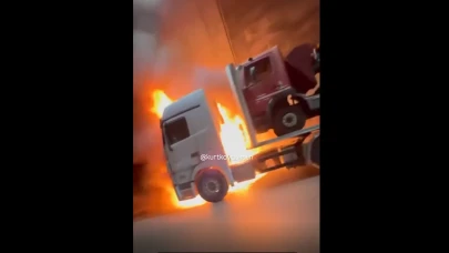 Kurtköy Tüneli'nde Yanan Tır Diğer Otomobiller Tarafından Böyle Kayda Alındı