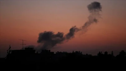 Hama ve Şam alev alev! İsrail jetlerinden Suriye'ye gece baskını