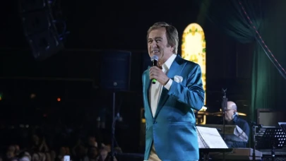 İzmir’de Müziğin Kalbi Erol Evgin ile Attı! Göz Dolduran Anlar