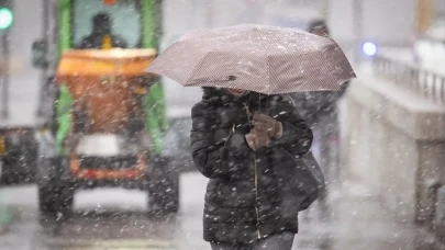 Başkent Ankara Beyaza Büründü: Kar Yağışı Nedeniyle Okullara 1 Gün Ara