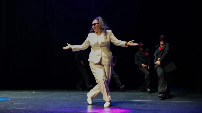 "Doğru Koca Nasıl Seçilir?" Hollanda'yı Salladı! Yasemin Sakallıoğlu'na Unutulmaz Sürpriz