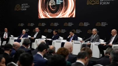 Antalya Diplomasi Forumu’nda Suriye İçin Kritik Mesaj: Yaptırımlar Kalkmalı, İsrail Saldırıları Sona Ermeli