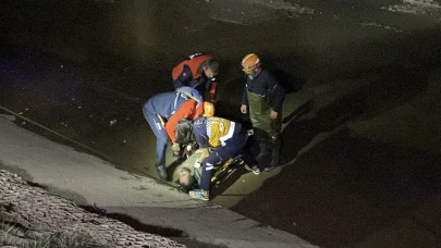 Eskişehir’de Akılalmaz Gece! Porsuk Çayı’na Atlarken Balçığa Saplandı