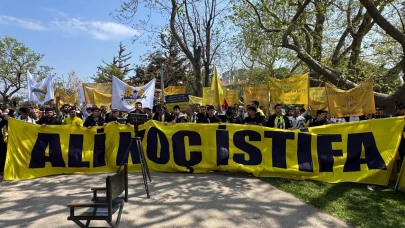 Kalamış’ta Gergin Anlar: Fenerbahçeliler Ali Koç'u İstifaya Davet Etti