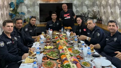 Adana’da Kebapçıdan Polis Haftası’na Unutulmaz Sürpriz: Kavga Var Diye Çağırdı, Çiçekle Karşıladı!