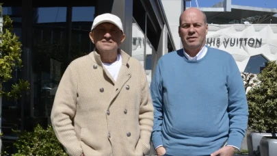 Markalar Sokağında Sürpriz Karşılaşma! Sinan Engin ve Levent Kızıl Objektiflere Poz Verdi