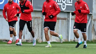 Sivasspor, Kasımpaşa Deplasmanı İçin Kolları Sıvadı: Çalımbay'dan Zorlu Maç Öncesi Yoğun Mesai!
