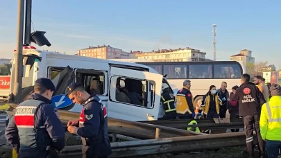 Tekirdağ Çerkezköy'de İki İşçi Servisi Çarpıştı: Feci Kazada  18 Vatandaş Yaralandı