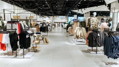 Kadıköy’de Şok Hırsızlık! 110 Bin Liralık Montu Alıp Kaçtı