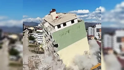 Hatay’da 9 Katlı Bina Saniyeler İçinde Çöktü! O Anlar Kamerada