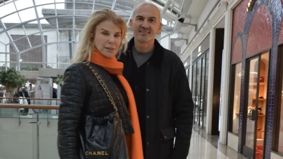 Ünlü Şarkıcı Altay: "Çok Mutluyuz!" Eşiyle El Ele Alışveriş Turu