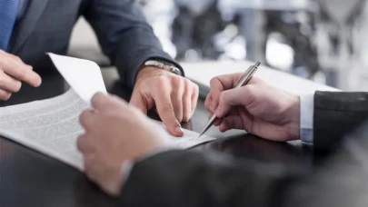 İsrailli Turistlere Japonya'da Savaş Suçu Sorgusu: İmza Atmadan Kalmak Yasak!