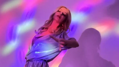 Cansu Özdenak’tan Müzikte Bir İlk: Aşkı ve Teknolojiyi Buluşturan Şarkı