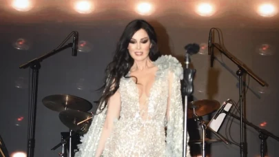 Kıbrıs'ta Göz Dolduran Gece: Petek Dinçöz Sahnesi Hem Eğlendirdi Hem Ağlattı