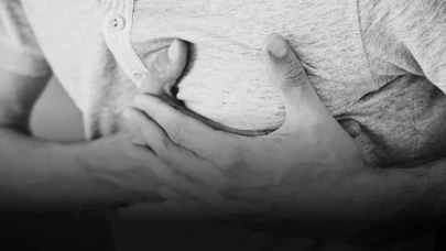 Kalp Krizi Geçiren Birine Ne Yapmalıyız? Uzmandan Hayat Kurtaran Altın Tavsiyeler!