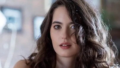 Ezgi Şenler’den Sürpriz Nişan! 19 Yıl Sonra Yeniden Buluştuğu Çocukluk Aşkıyla Evlilik Yolunda İlk Adım