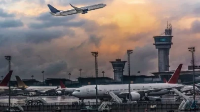 Türkiye uçuşa geçti: İstanbul havalimanlarında tarihi yolcu artışı