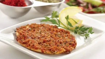 Bu Lahmacun Kebapçılara Meydan Okuyor! Evde Çıtır Çıtır Fındık Lahmacun Tarifi