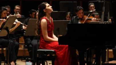 Dünyayı Peşinden Sürükleyen Türk Piyanist: İlyun Bürkev İstanbul’da!