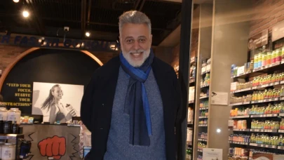 Ünlü Yönetmen Günlük Hayatta Böyle Görüntülendi! Hamdi Alkan’dan Mütevazı Tur