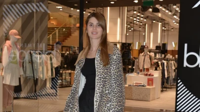 Tek Başına Şıklık: Nazlı Sabancı’dan Alışverişte Göz Kamaştıran Tarz