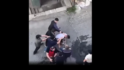 Darp Ettikleri Kişiyi Kaçırmak İstediler: O Anları Mahalleli Kaydetti