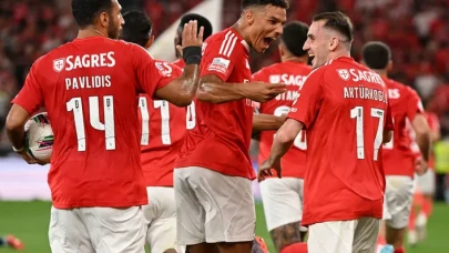 Portekiz Derbisinde Fırtına Gibi Estiler: Pavlidis'ten Tarihi Hat-Trick, Kerem ve Orkun'dan Kritik Asistler!