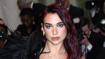 Dua Lipa Auckland’da Son Geceyi Böyle Kutladı: Turne Biter, Eğlence Bitmez!