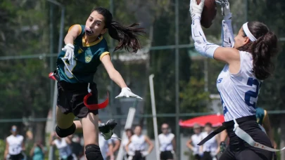 İzmir'de Kadınların Zafer Günü: Flag Futbol Şampiyonu Haydarpaşa Lisesi Oldu!