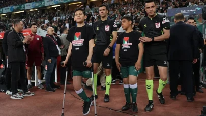Türkiye Kupası Yarı Finalinde Duygulandıran An: Gazzeli Çocuklar Seremonide Yer Aldı