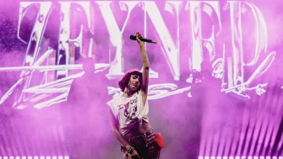 Zeynep Bastık Alaçatı’da Fırtına Gibi Esti! Festivalde Sürpriz Düet Gecesi